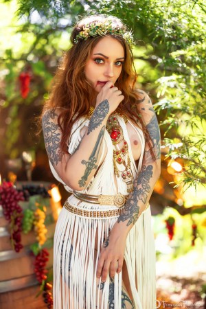 Forbidden Realm Maenad Queen fangs mythological-creature vampire feet redhead nature outdoor gen-the-hobbit genevieve genthehobbit exotic greek 3
