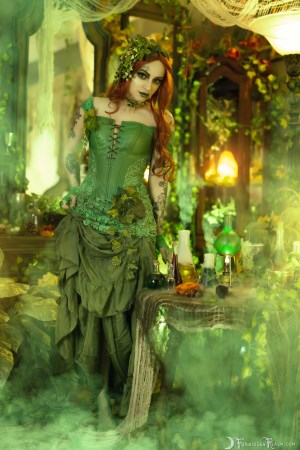 Forbidden Realm Poison Ivy corset fishnet dreamy whimsical redhead gen-the-hobbit genevieve genthehobbit cosplay 4