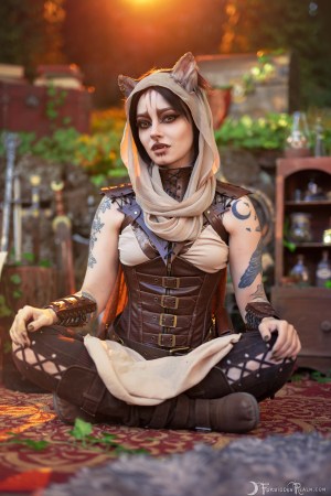 Forbidden Realm The Khajiit's Wares corset leather kitty whimsical redhead outdoor gen-the-hobbit genevieve genthehobbit cosplay fantasy skyrim 1