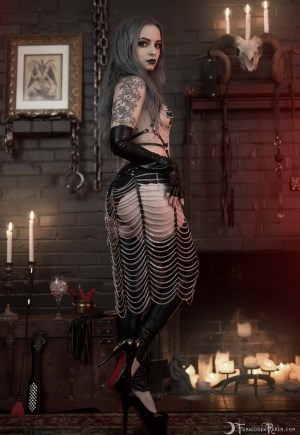 Forbidden Realm Yes Mistress body-chain chains heels leather silver-hair gen-the-hobbit genevieve genthehobbit bondage fetish goth 1